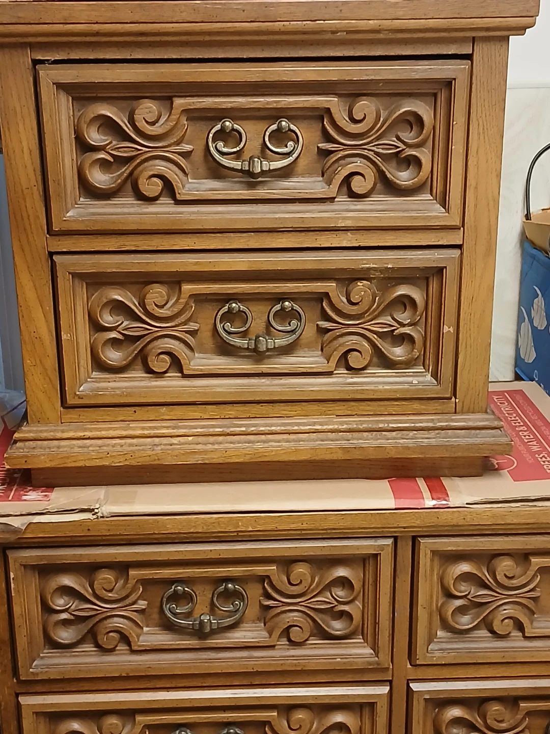 3 pc Vintage Wood Dresser set with Ornate Drawer Pulls - photo 3