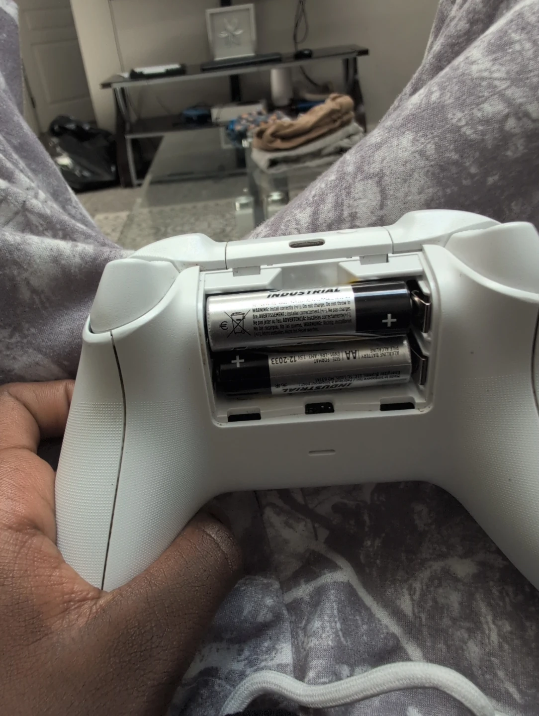 White Xbox Wireless Controller - photo 2
