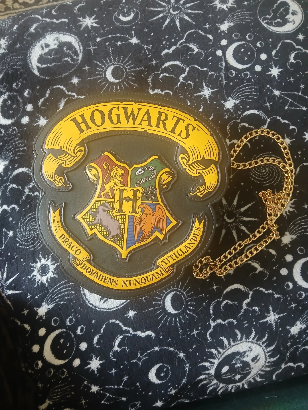Skinnydip Hogwarts Crest Crossbody Bag Black