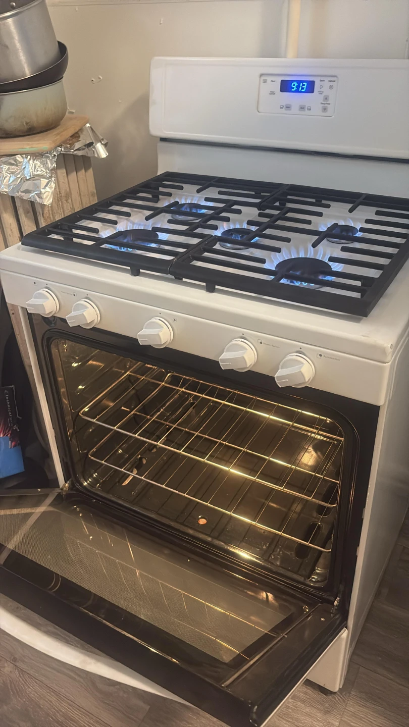 Whirlpool 30in white gas stove - photo 2