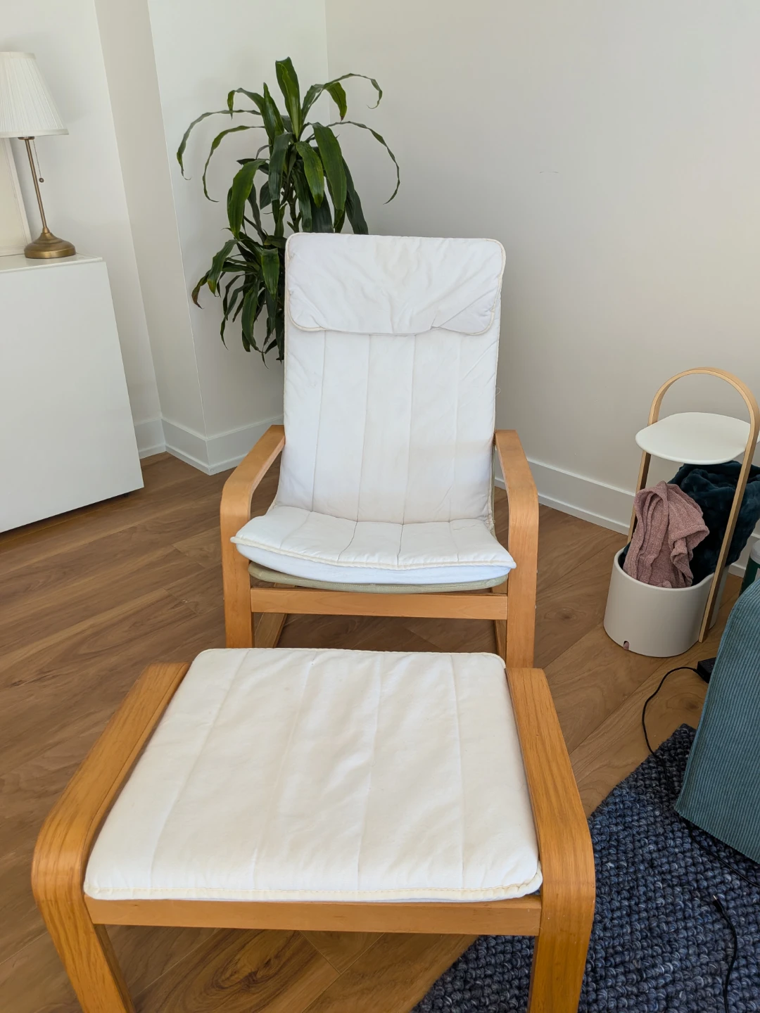 White Padded Lounge Chair with Ottoman