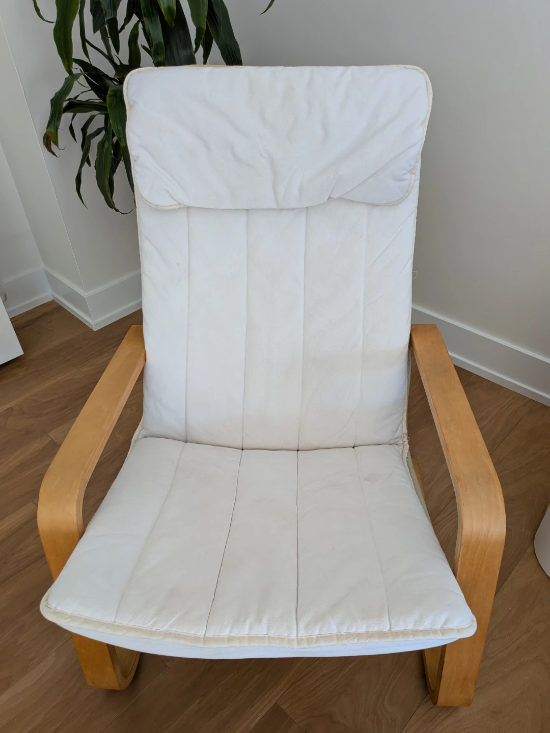 White Padded Lounge Chair with Ottoman - photo 2