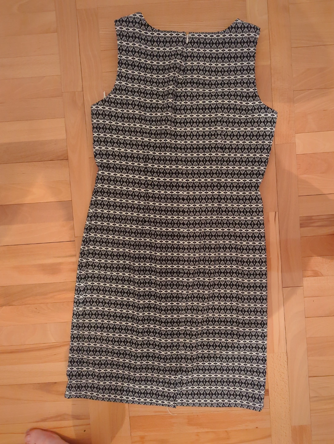 MARIO SERRANI Black & White Patterned Dress - Size 8 - photo 3