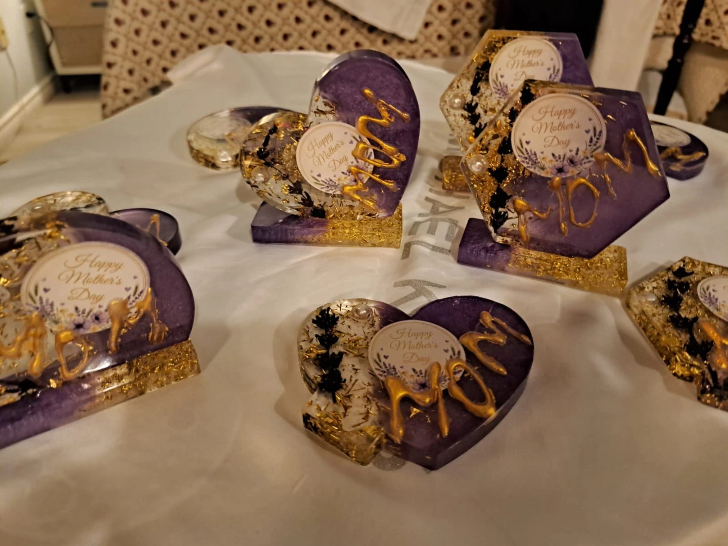 Resin Mom "Happy Mother's Day" Display Piece - photo 4