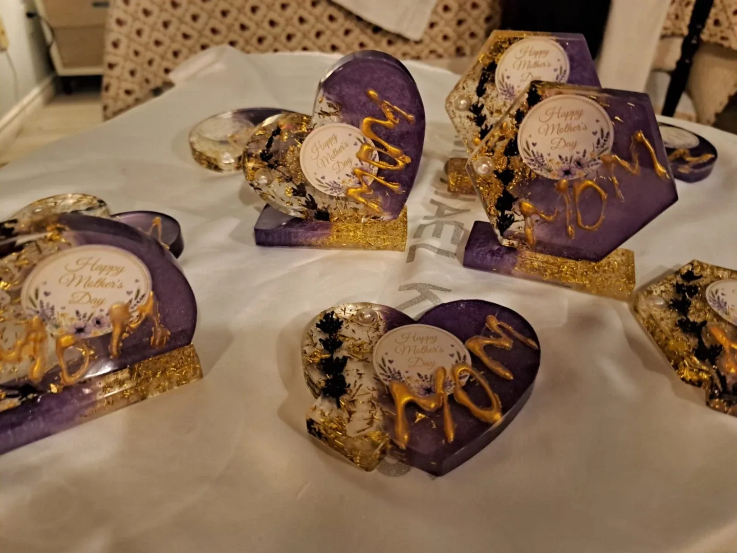 Resin Mom "Happy Mother's Day" Display Piece - photo 4