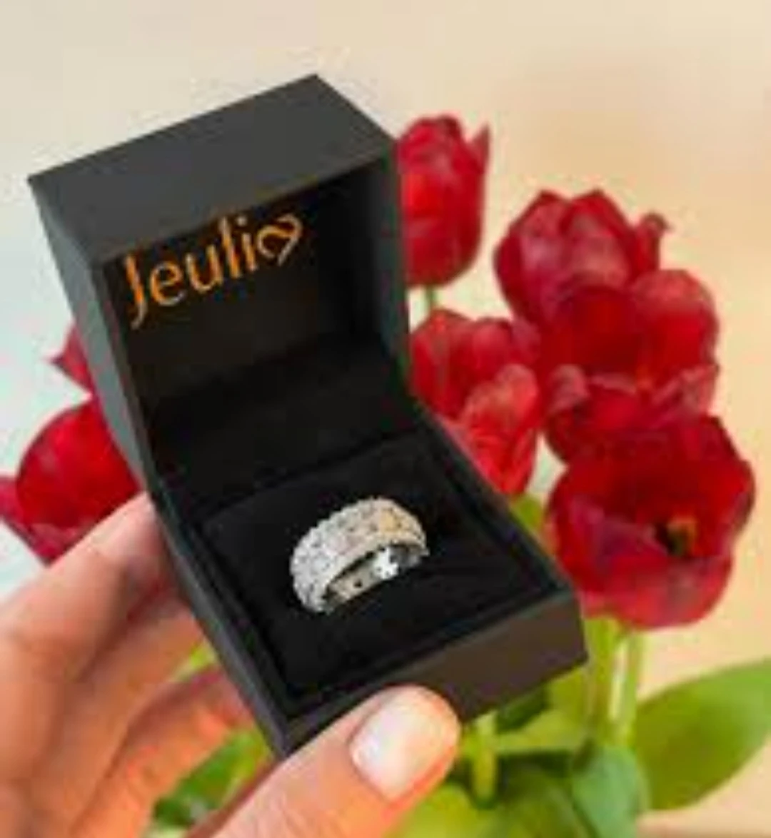 Jeulia Diamond Ring