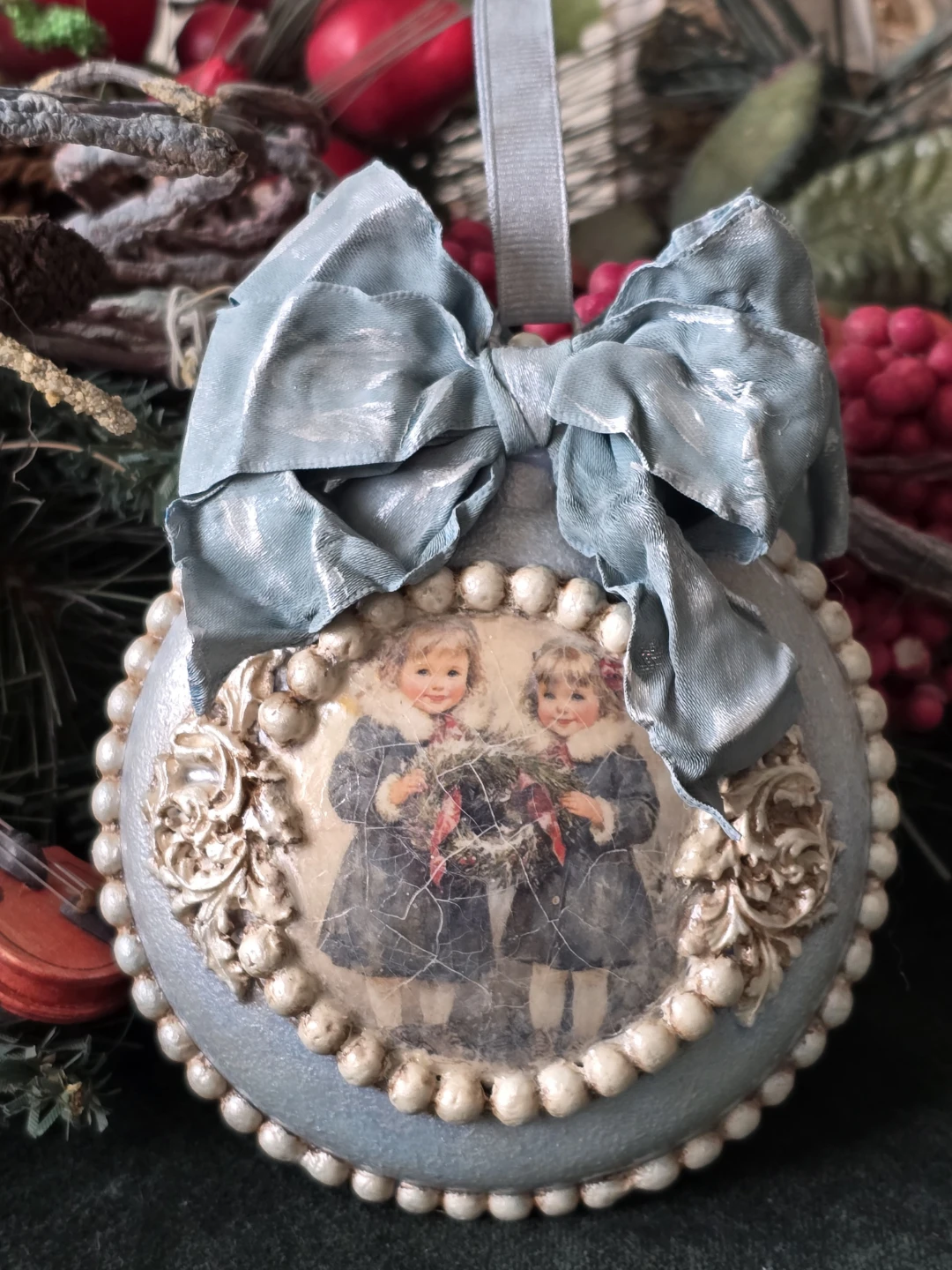 Holiday Medallion(s), 1-3 individual items.