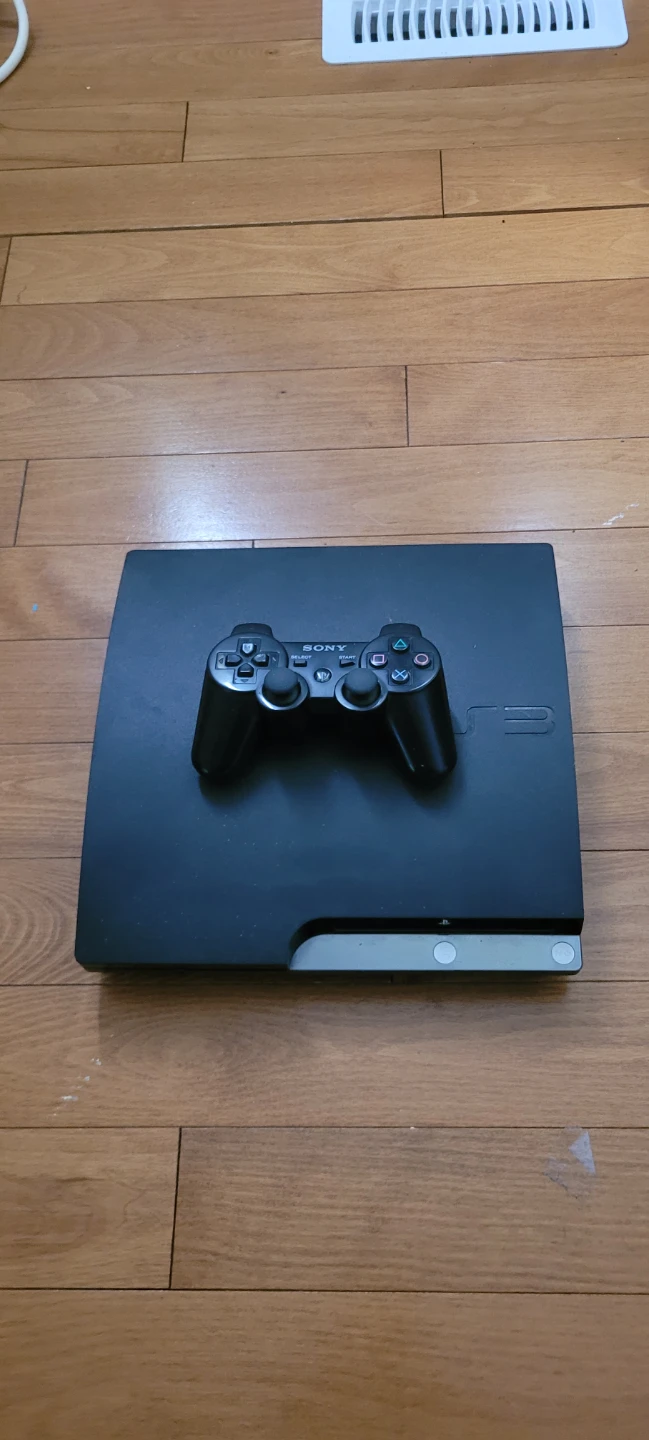 Sony PlayStation 3 (PS3) Console with Controller