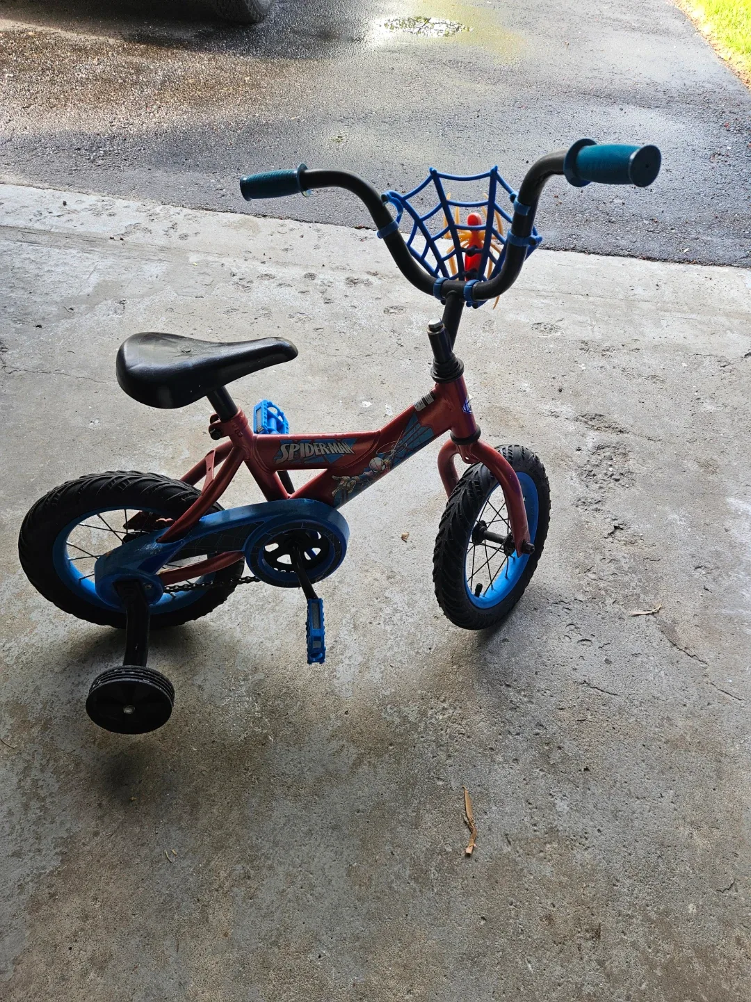 Kids Spiderman Bicycle with Training Wheels - photo 2