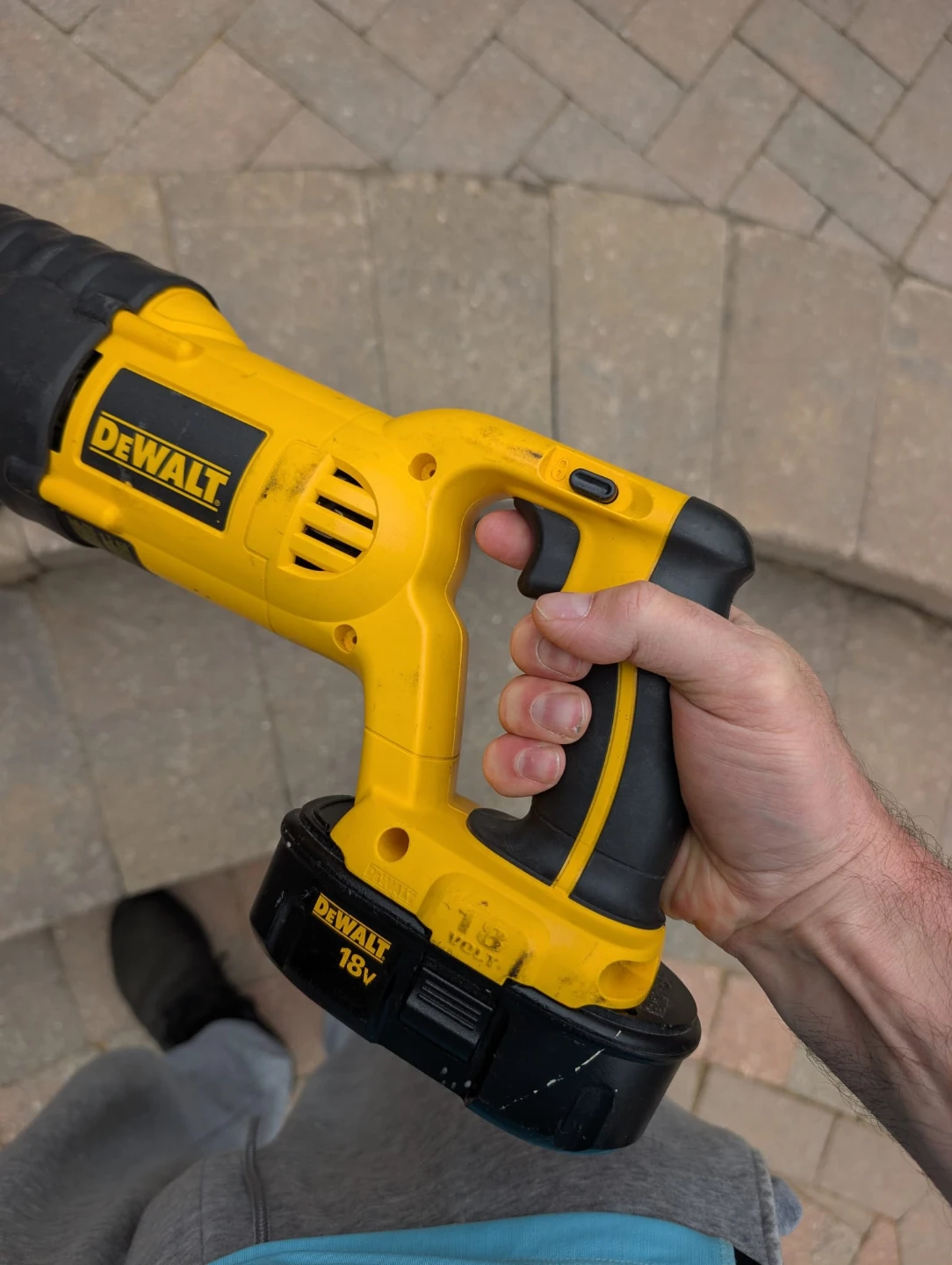 DeWalt DC385 18V Cordless Reciprocating Saw with Charger - photo 4