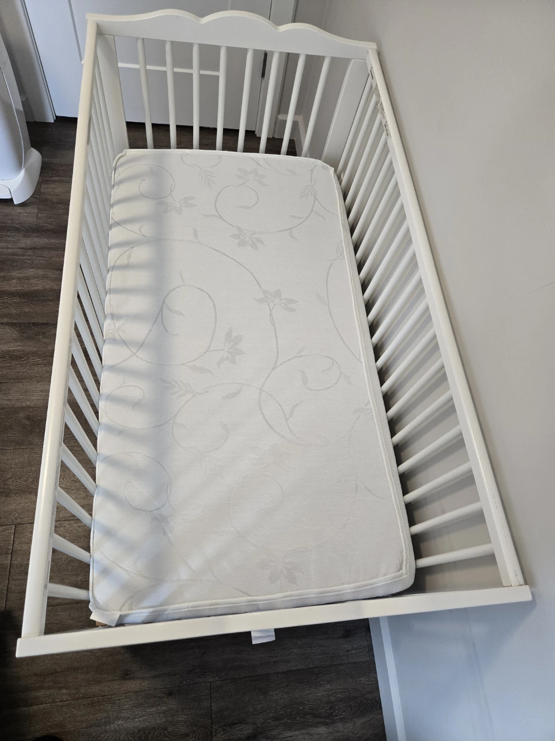 IKEA Hensvik Crib with Mattress & Manual - photo 3