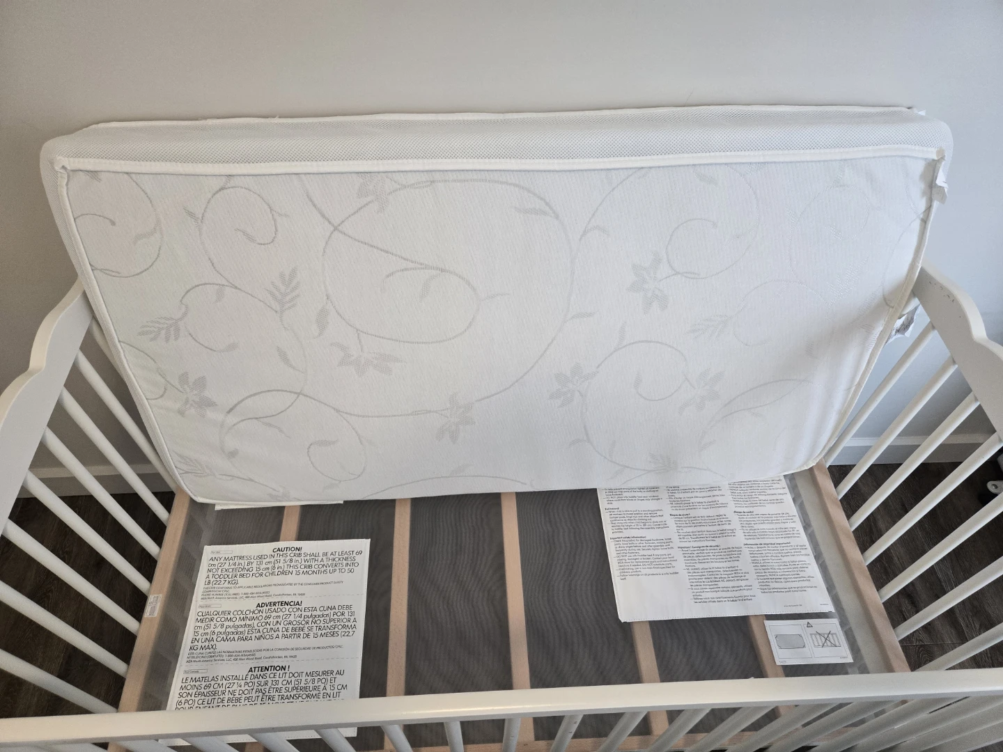 IKEA Hensvik Crib with Mattress & Manual - photo 4