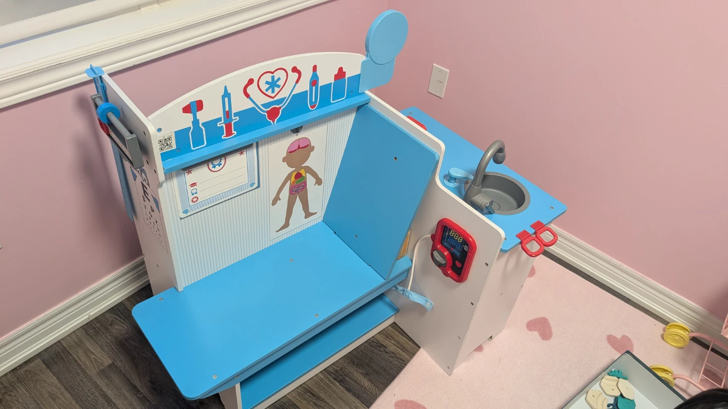 Melissa & Doug Wooden Doctor Doctor Role Play Set