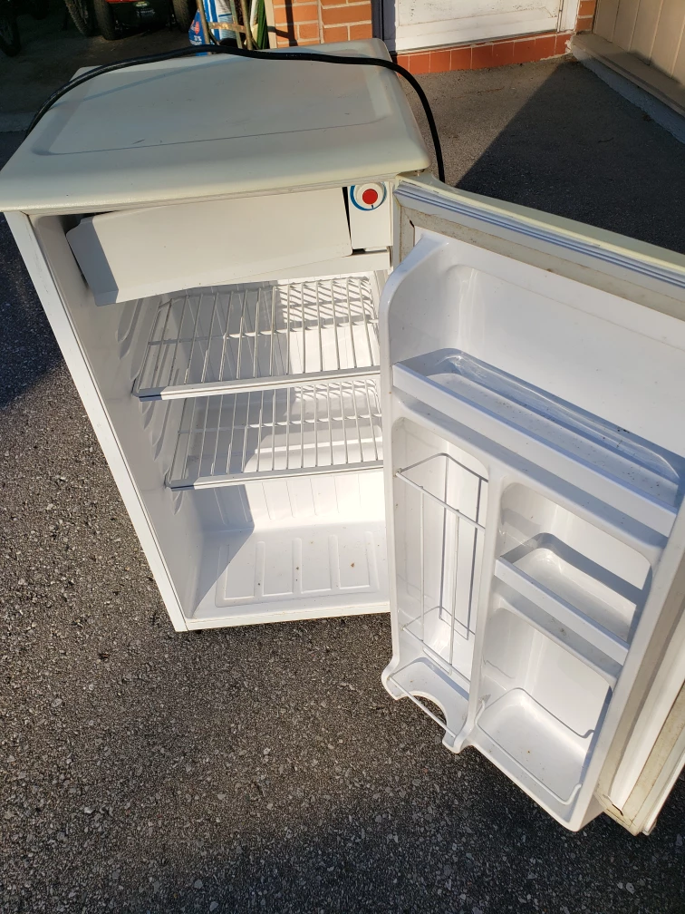Danby DCR34W Refrigerator