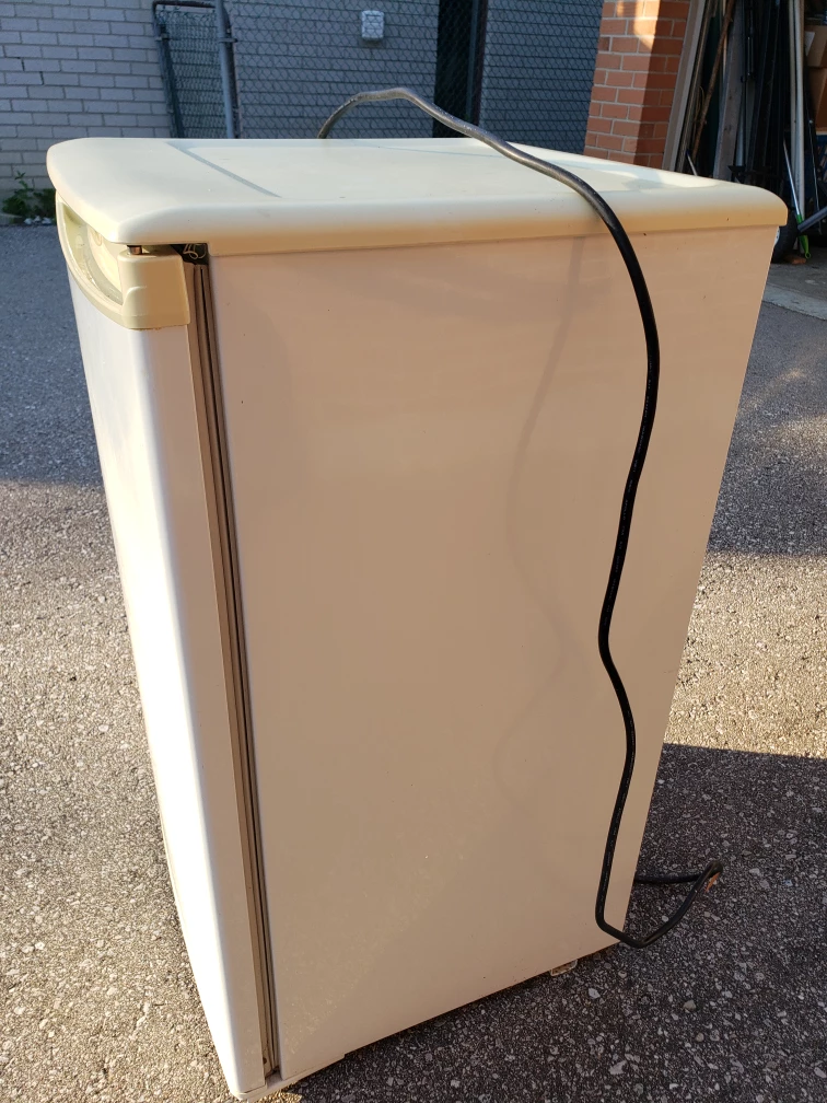 Danby DCR34W Refrigerator - photo 4