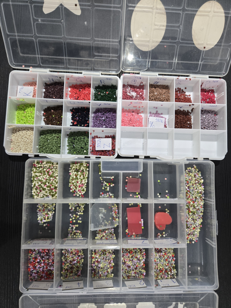 🎁🎁3  Beads Storage Organizer Containers with pieces Lot - photo 3