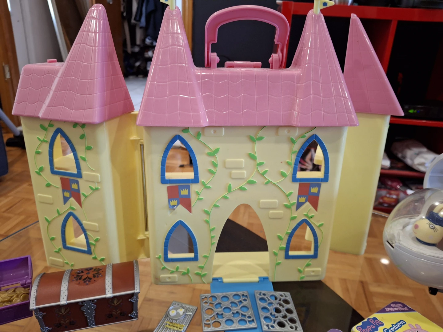 Peppa Pig Books and Castle Playset - photo 5