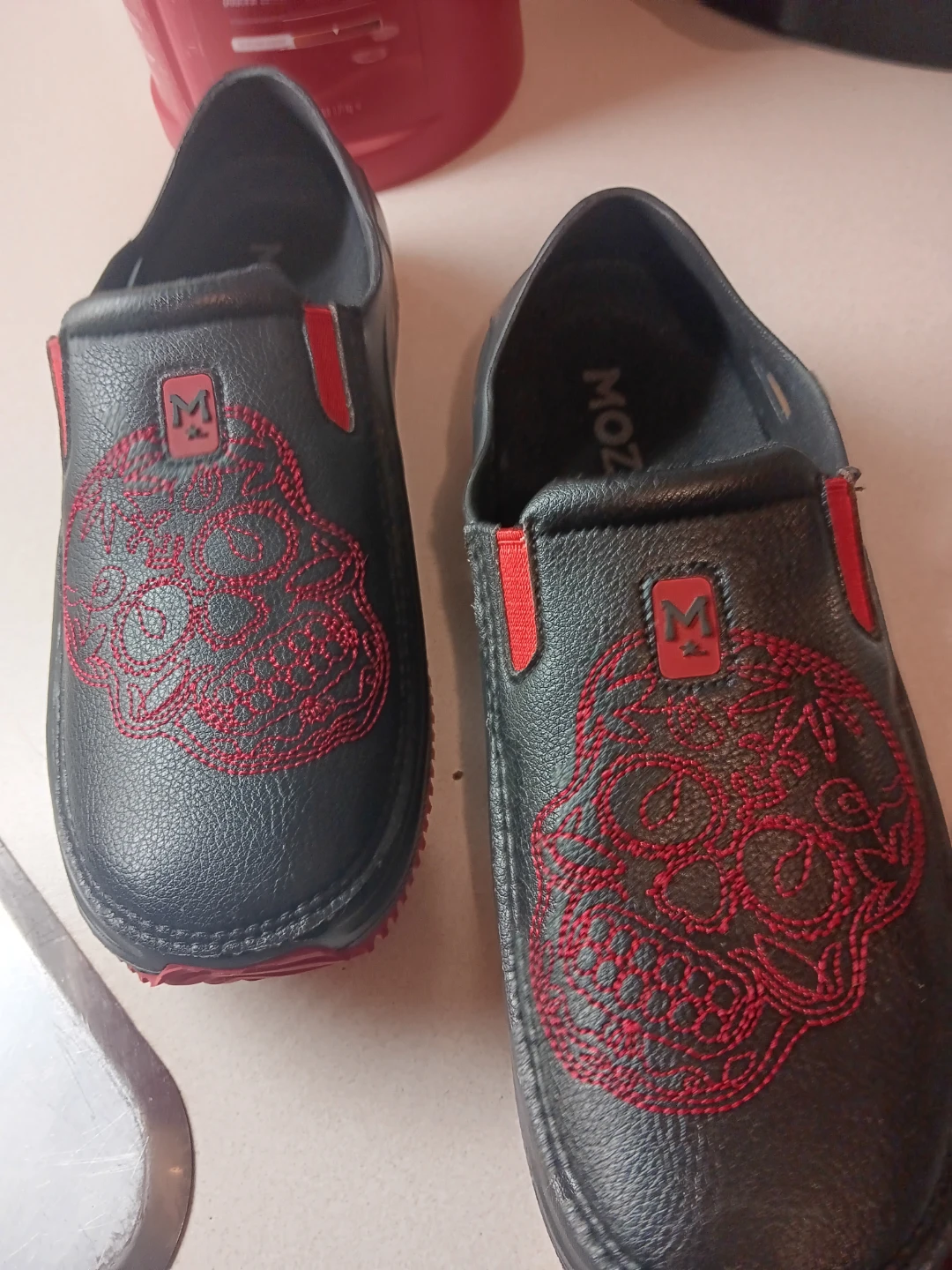 Mozzo Skull Slip-On Clogs Size 7