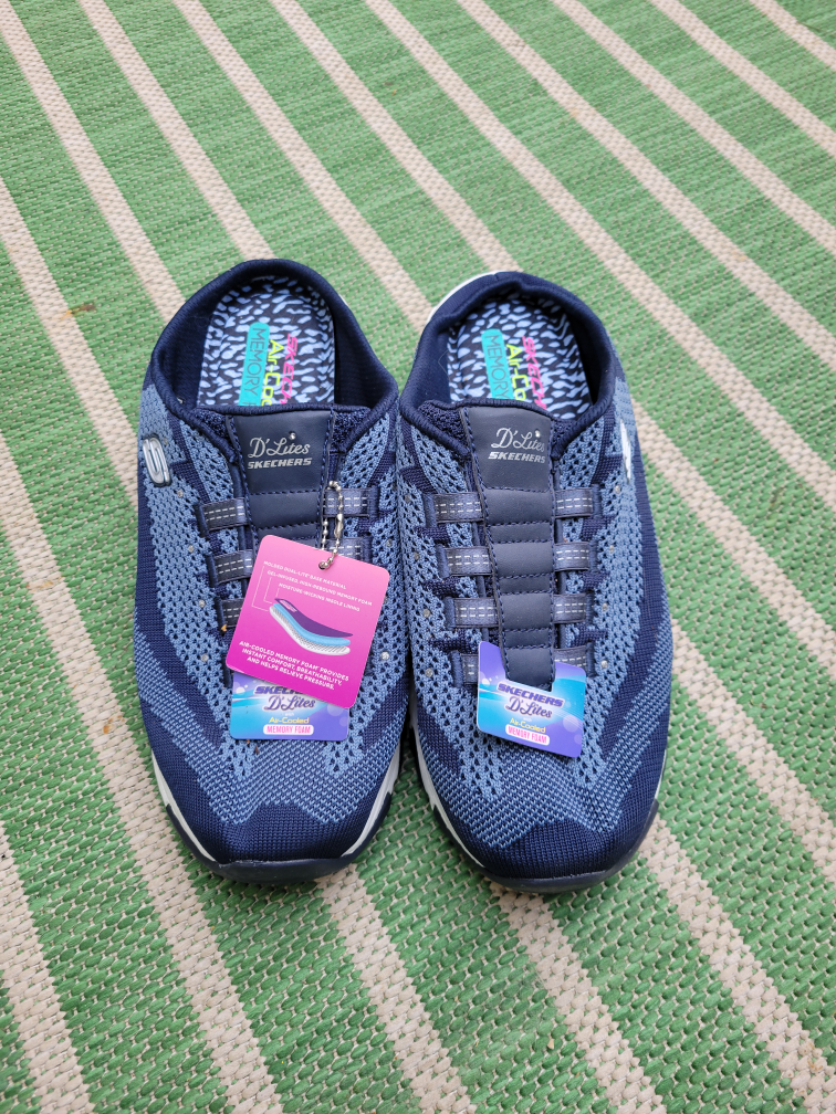 Skechers D'Lites Women's Blue Slip-On Sneakers Size 8.5