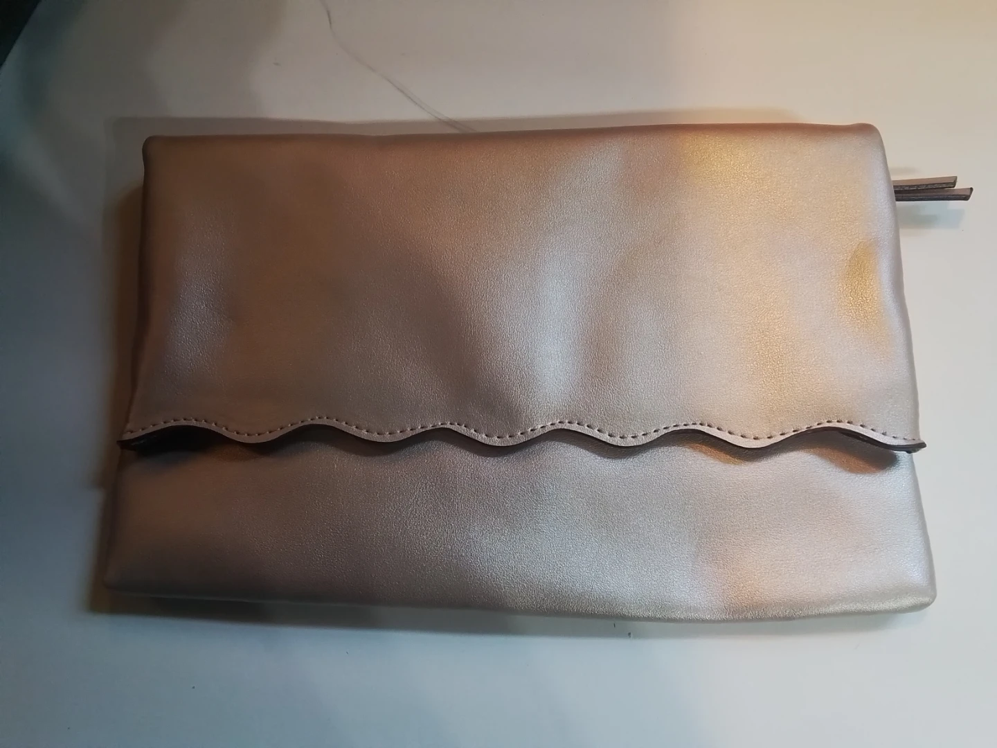 Metallic Champagne-Gold Scalloped Leather Envelope Clutch - photo 3