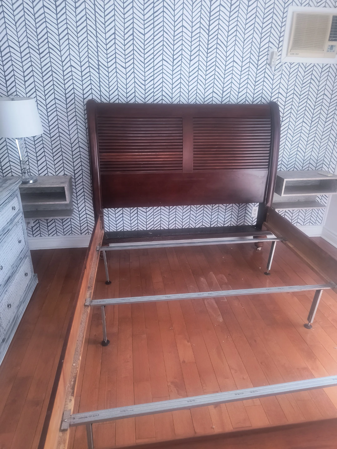 Queen Solid Teak Sleigh Bed - photo 3