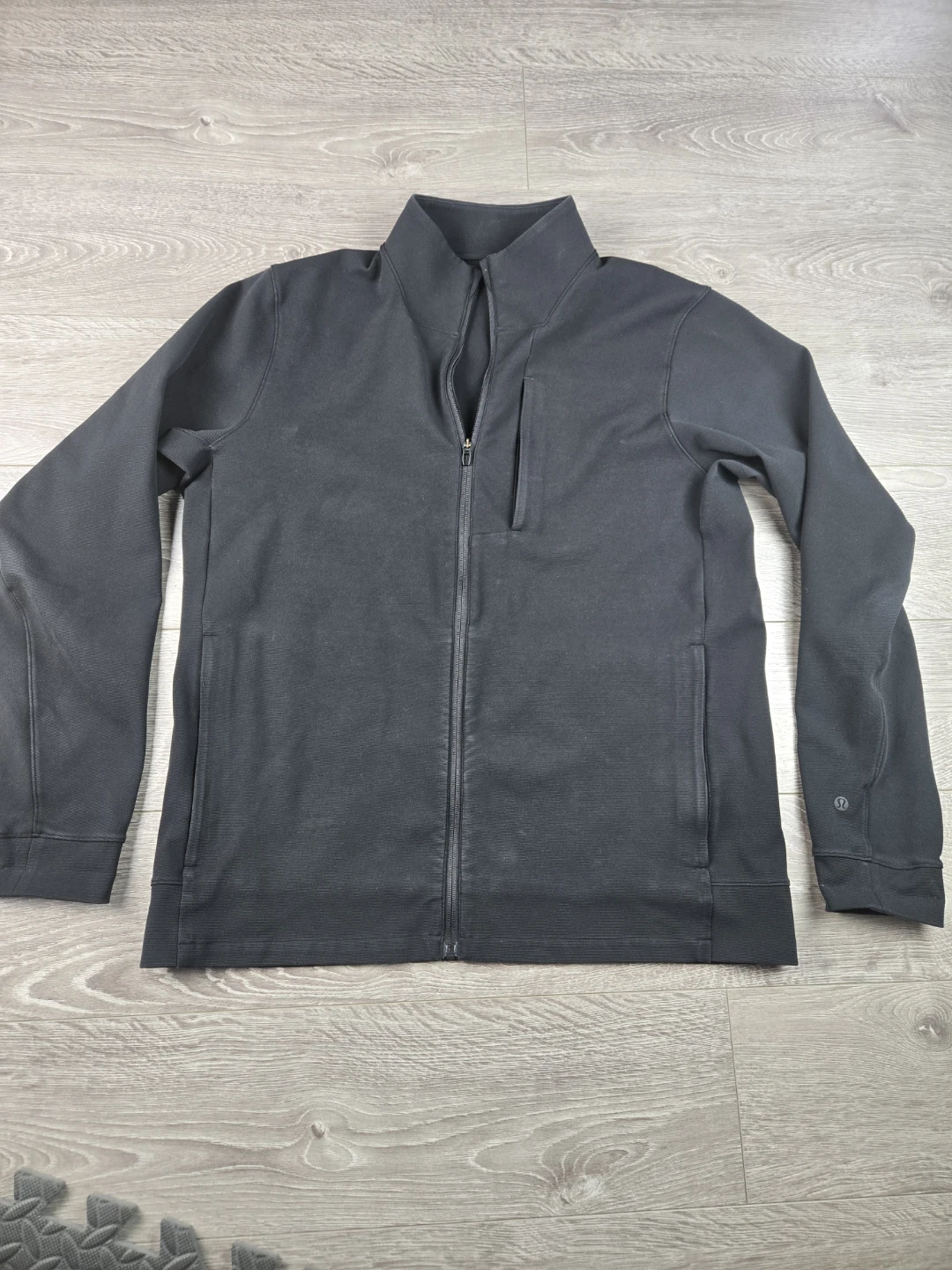 Lululemon sojourn jacket mens XL