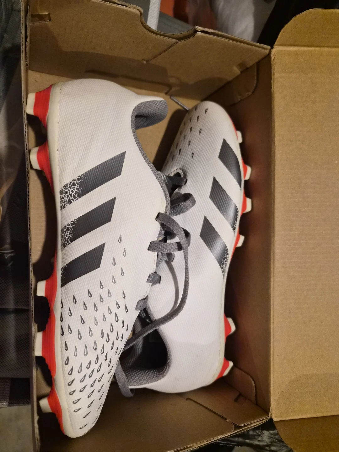 Adidas Predator Freak .4 FxG J Soccer Cleats Size 4.5 Youth