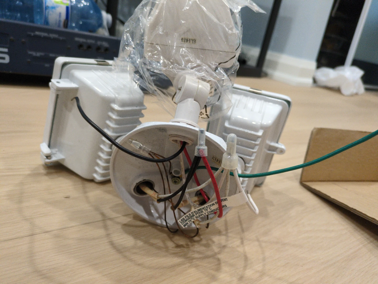 NIB: Globe Motion Sensor Security Light - photo 4