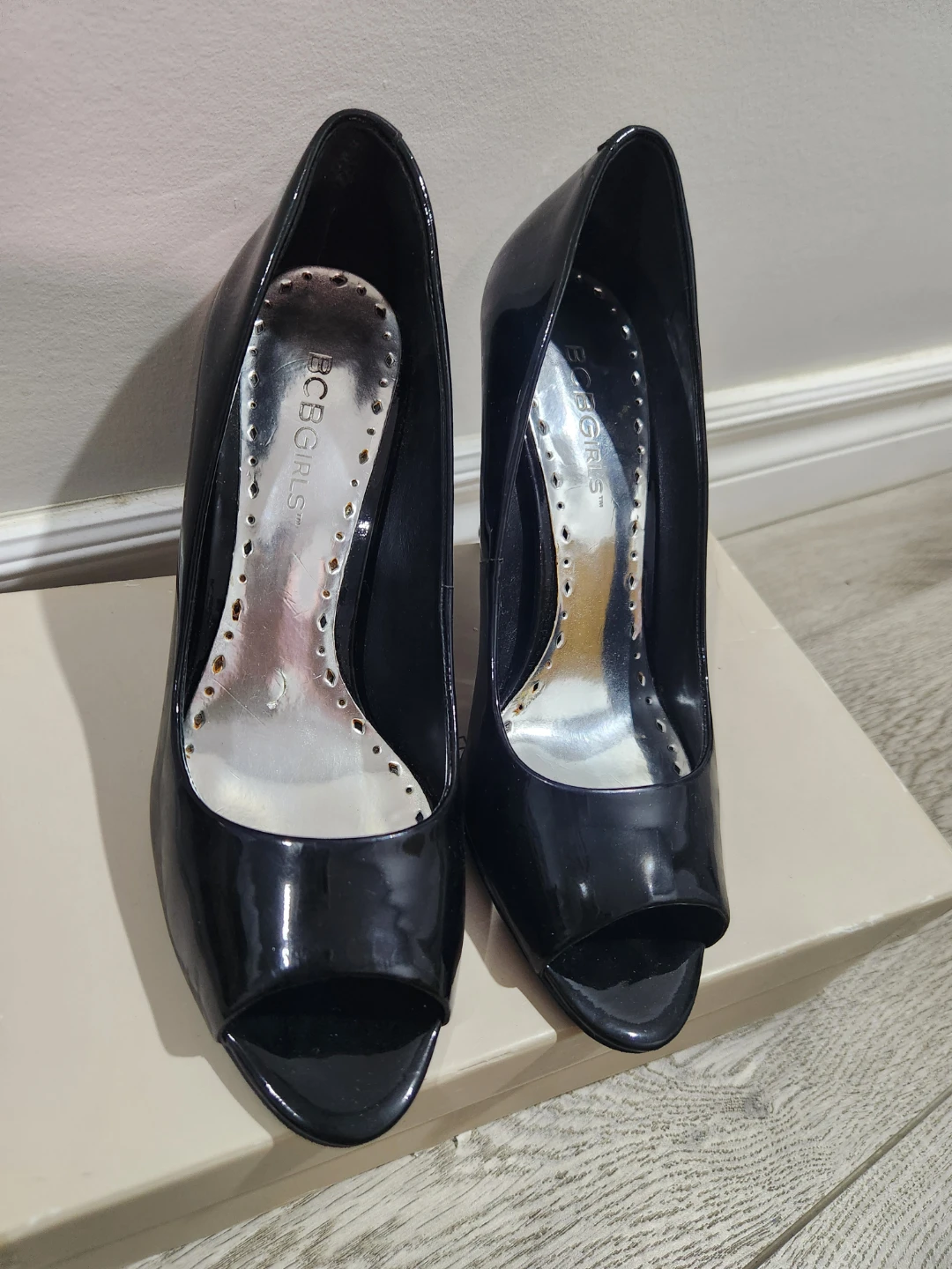 Gorgeous Heels (Sz 7)-BCBG OpenToe,Nine West Gold,Bravo White - photo 4