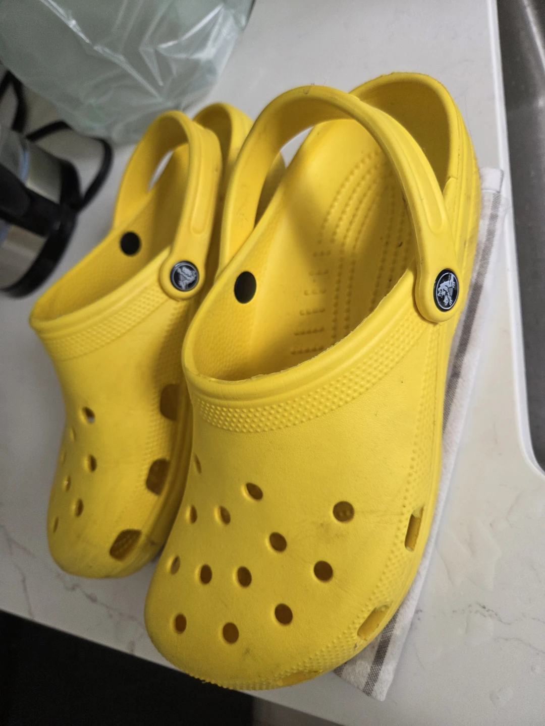 Yellow Crocs Size 9/11 - photo 2