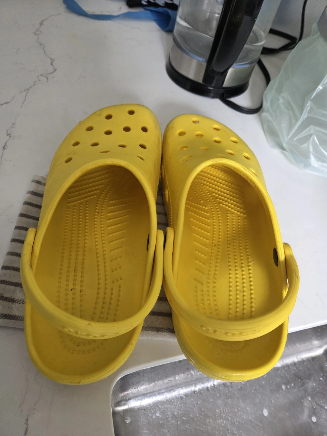 Yellow Crocs Size 9/11 - photo 3