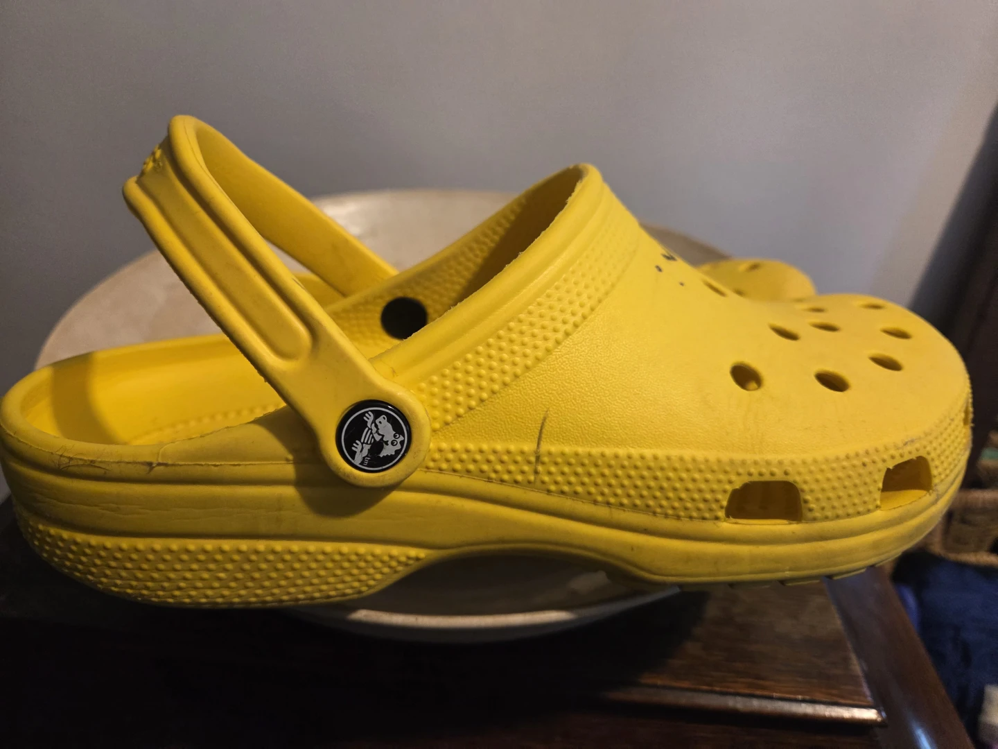 Yellow Crocs Size 9/11 - photo 5