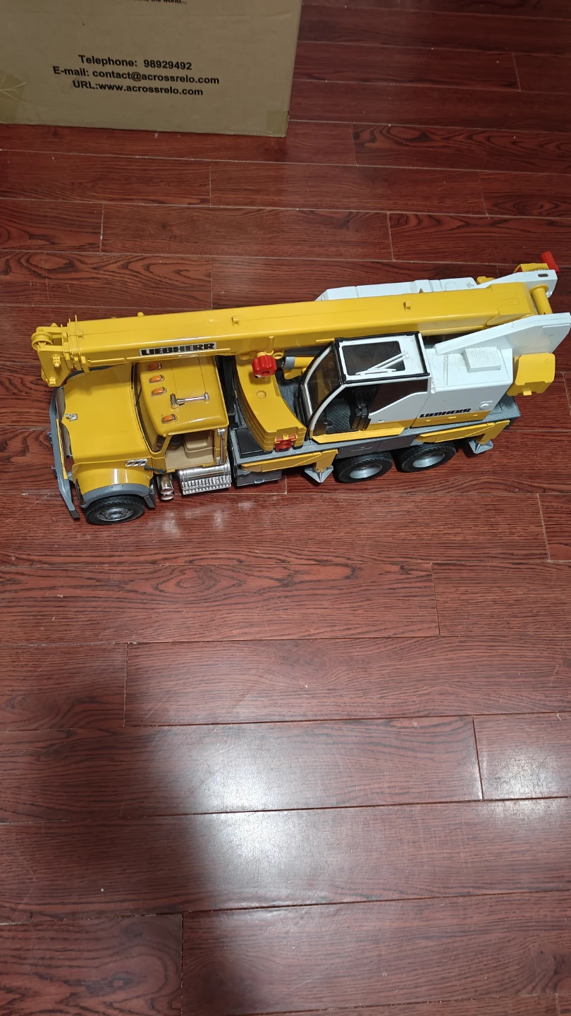 Liebherr Mobile Crane Toy Truck - photo 3