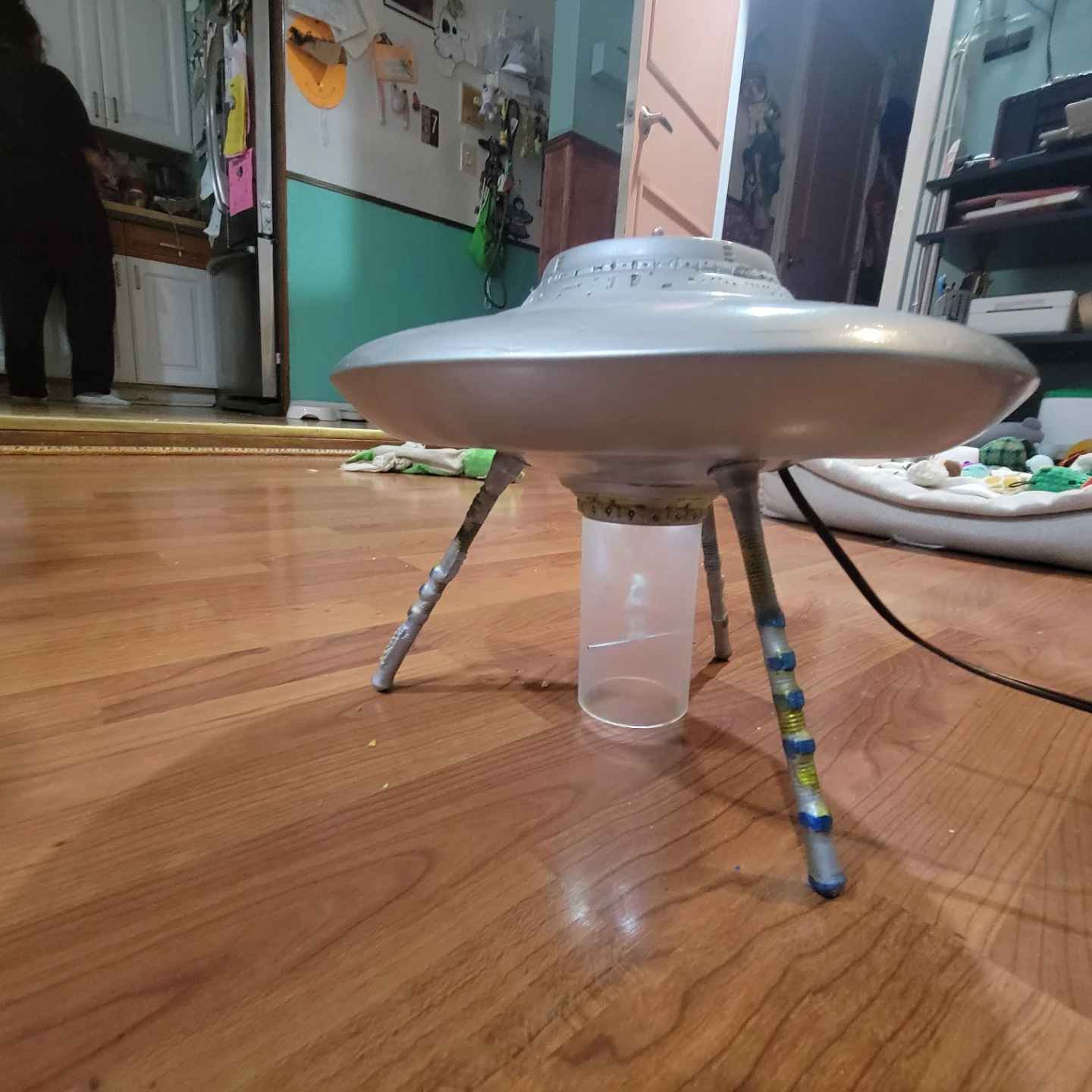 Silver Flying Saucer UFO Display Item with Figure - photo 2