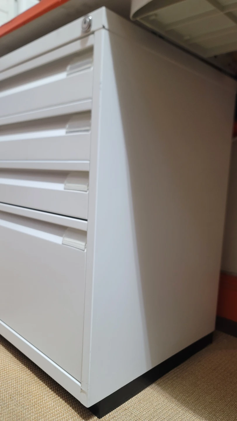 Bisley white 4-drawer filing cabinet - photo 3