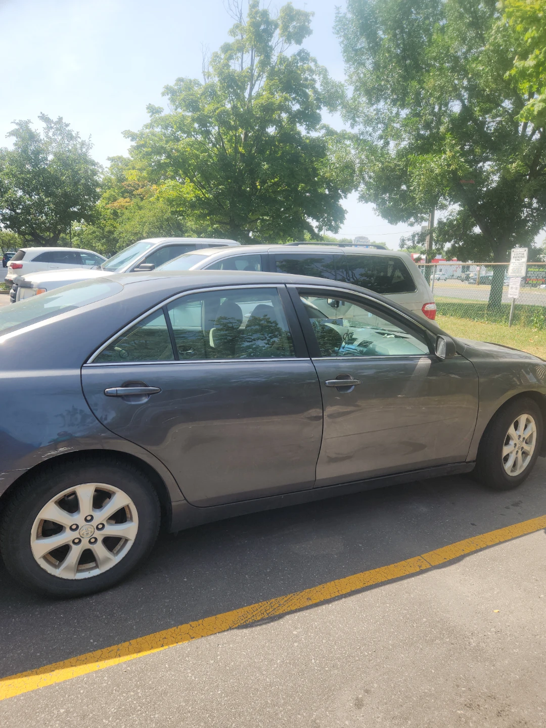 2009 Toyota Camry LE Sedan - photo 3