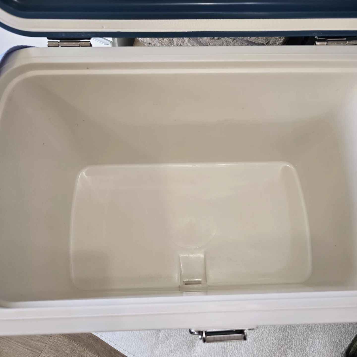 Dae Won Fishing & Leisure Ice Box Cooler 33 L - photo 5