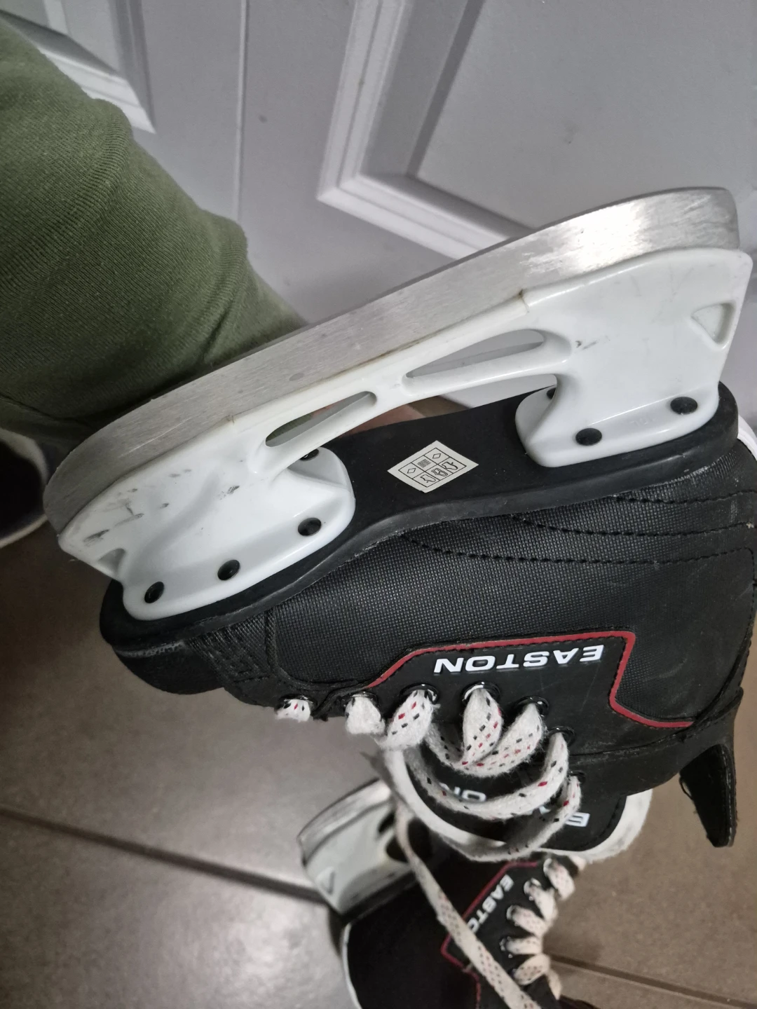 Easton Synergy Youth Ice Skates Size Y11