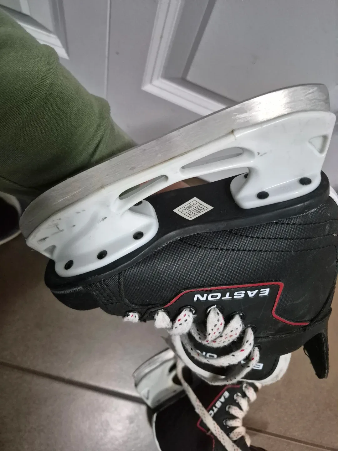 Easton Synergy Youth Ice Skates Size Y11