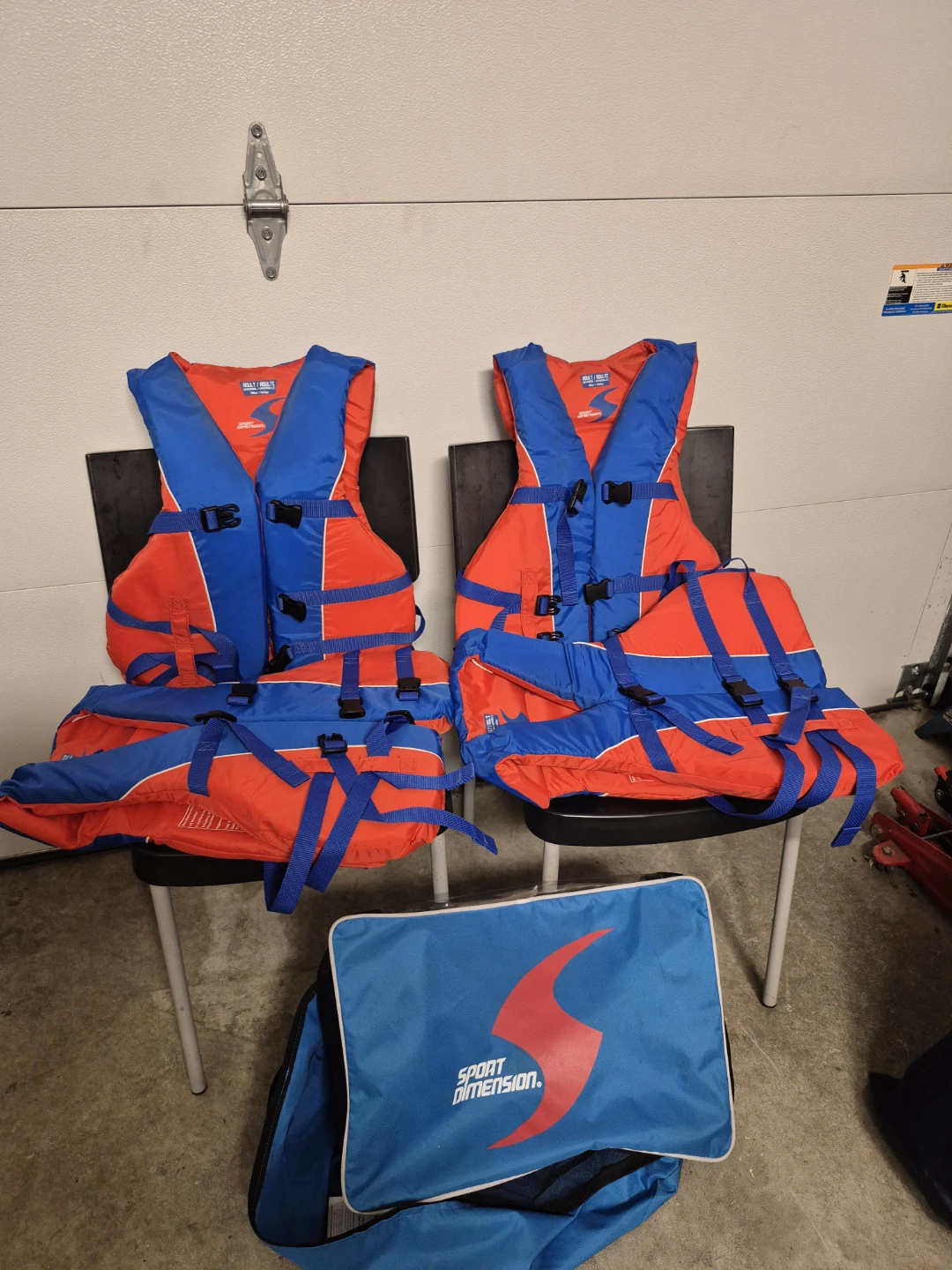 4 Sport Dimension Life Jackets and Bag