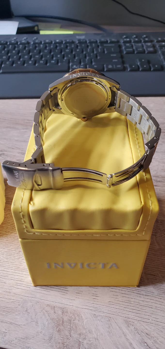 Invicta Professional 330ft/100m Water Resistant Quartz Watch - photo 4