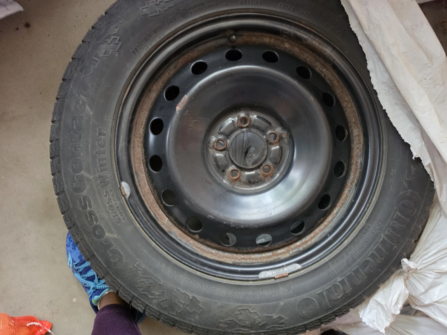Continental CrossContact Winter Tire 235/65 R18 - photo 3