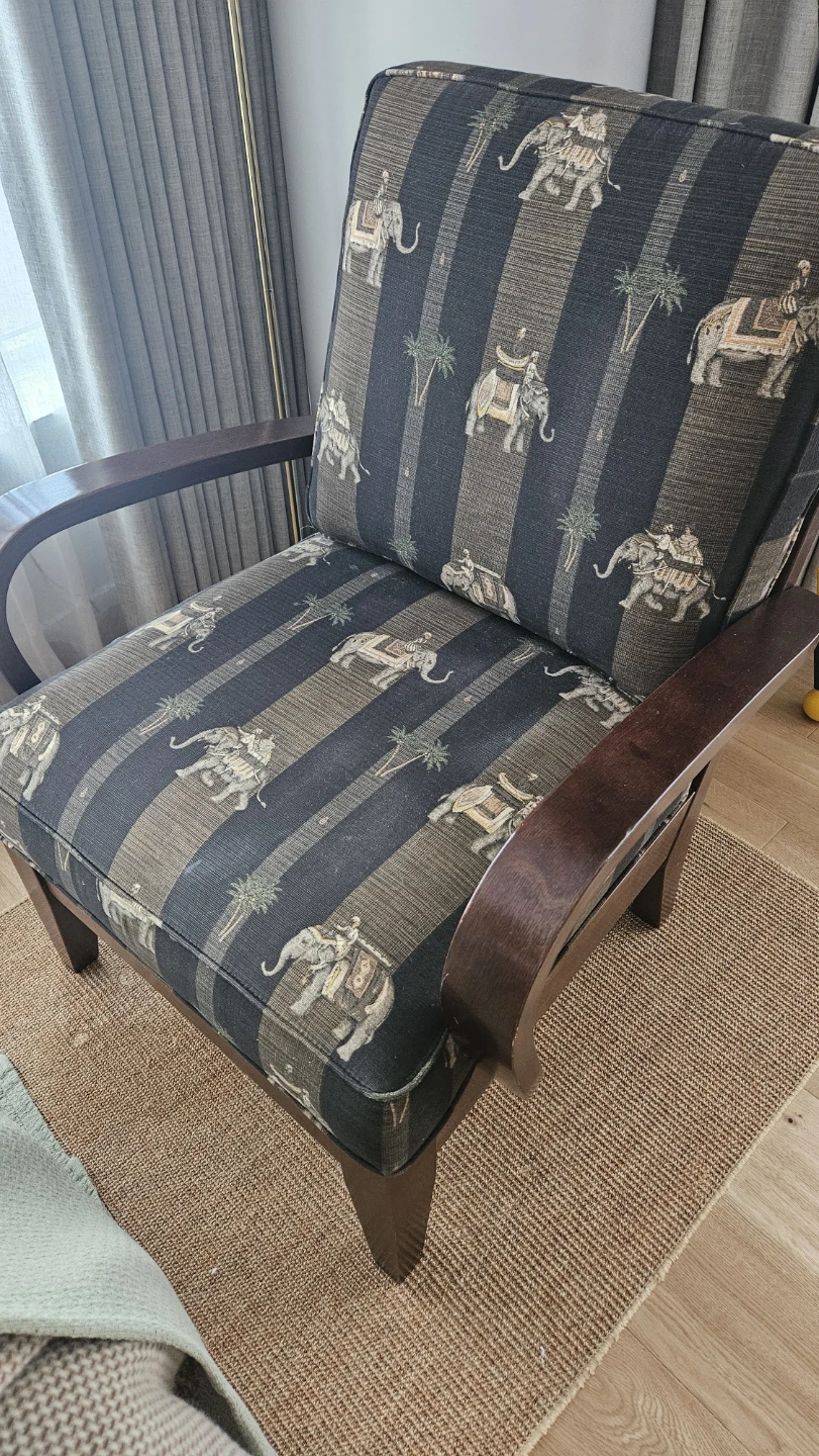 Armchair and ottoman with elephant pattern - photo 2