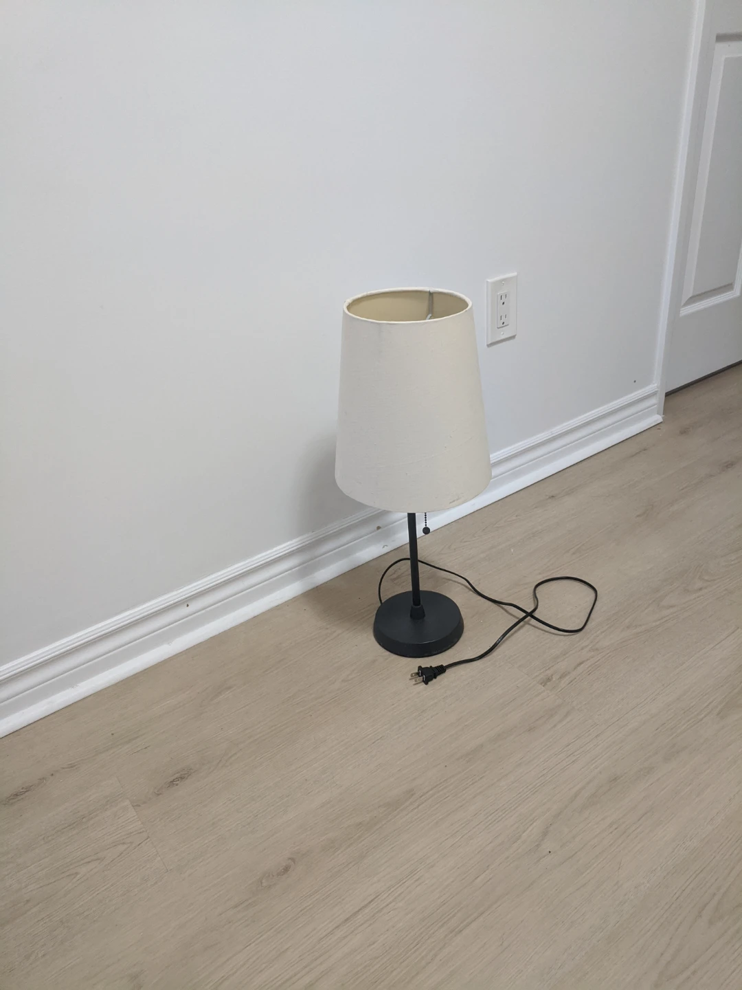 Table Lamp with Cream Shade - photo 5