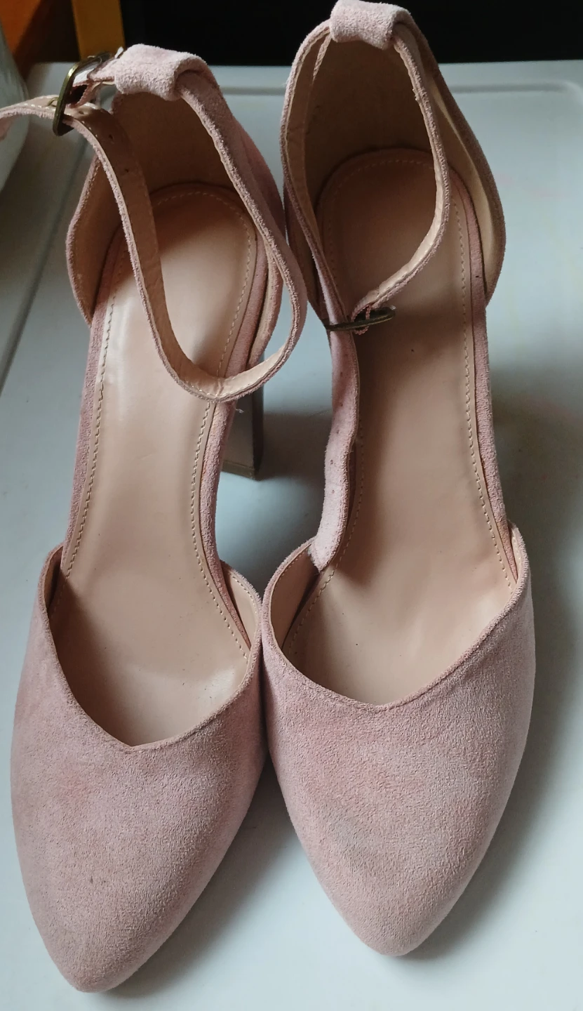 Tacones de gamuza .
