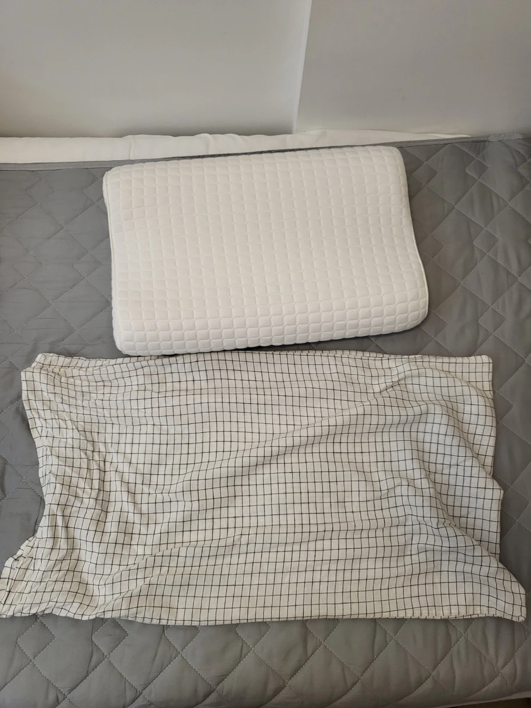 Ikea White Textured Pillow with Pillowcase