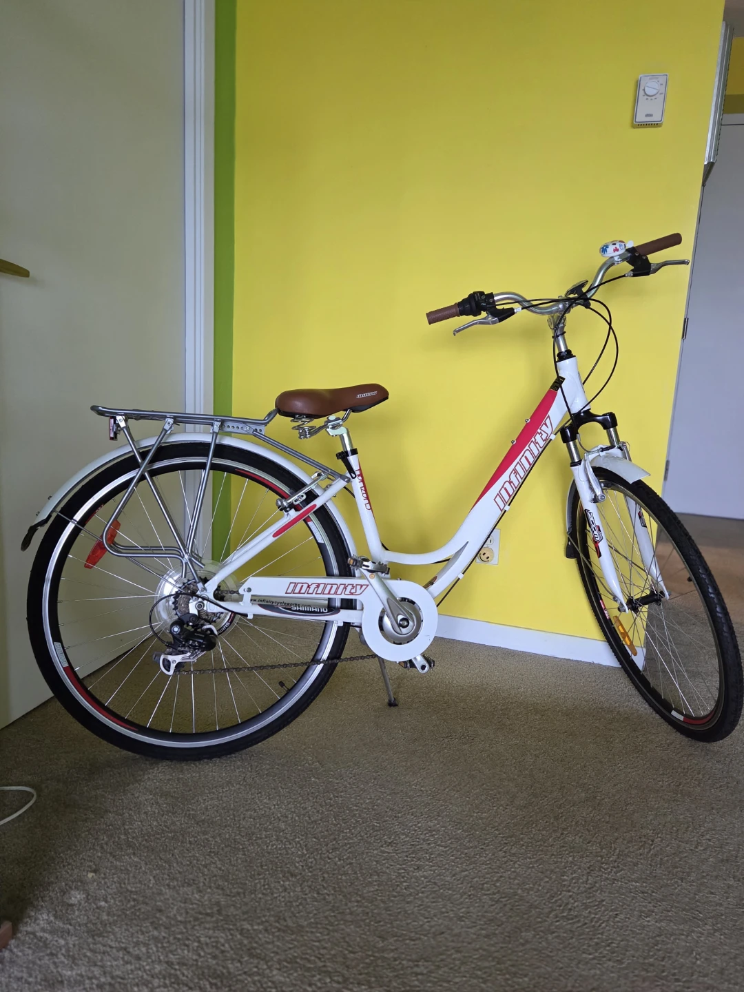 White Infinity Women's Cruiser Bike
