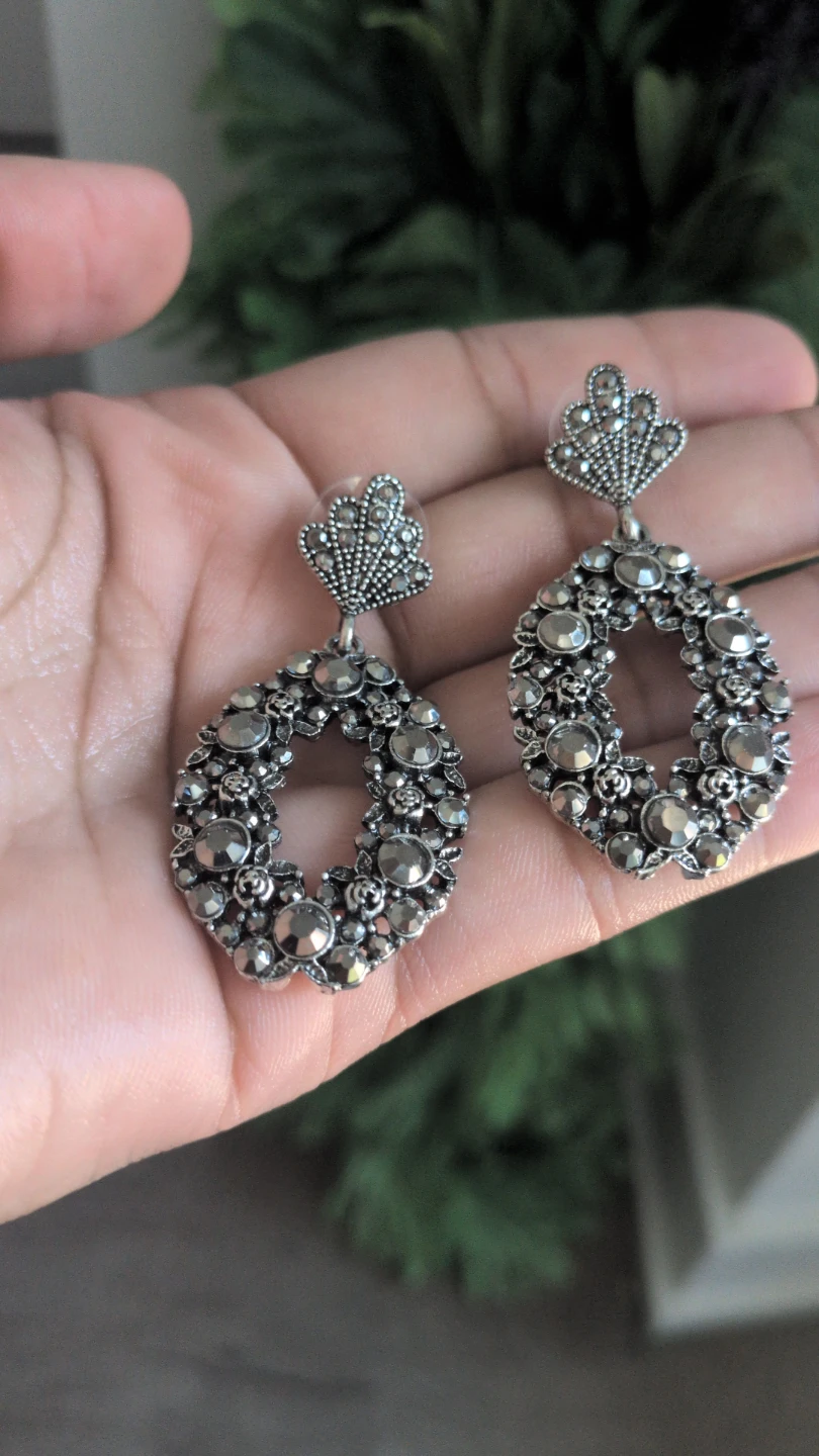Antique-style Dangle Earrings Set