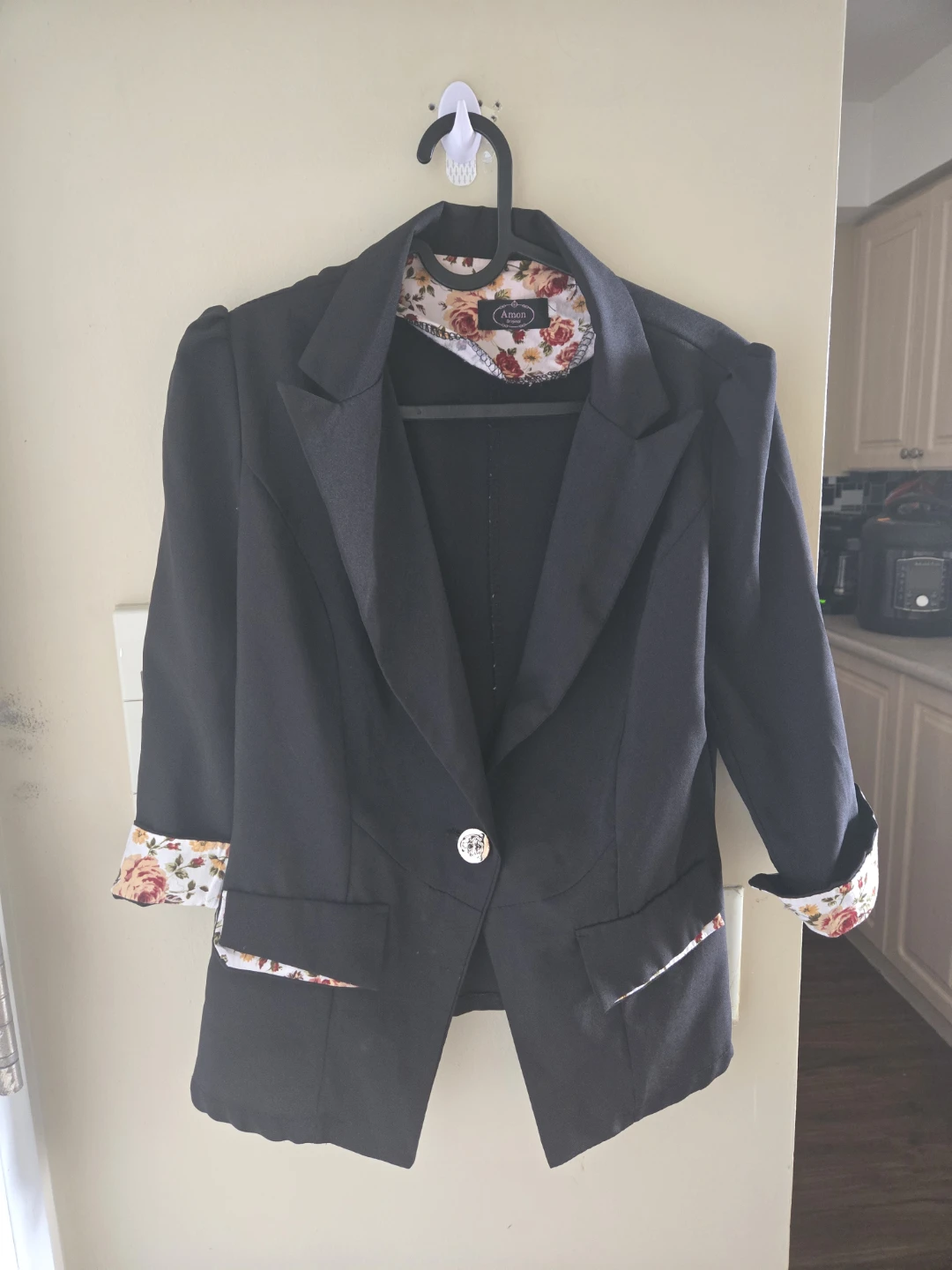 Amore Women's Black Blazer with Floral Sleeves - photo 2