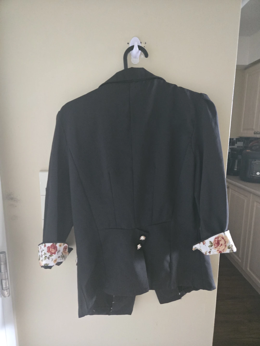 Amore Women's Black Blazer with Floral Sleeves - photo 3